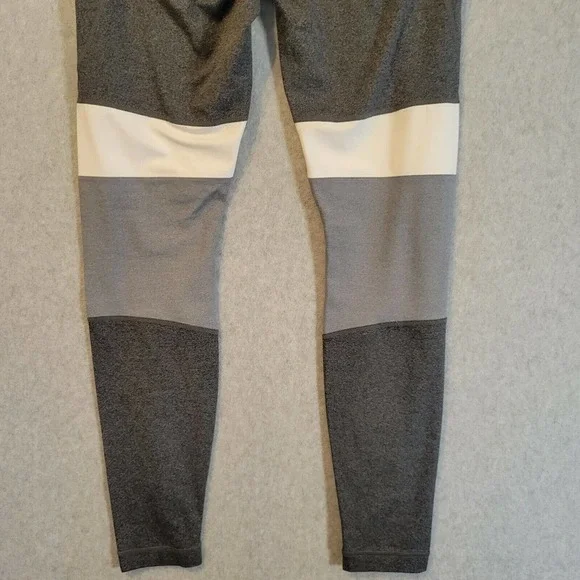 ATHLETA Womens Crop Leggings Size Small Gray/White RN #54023 Side Pockets EUC - Picture 8 of 12